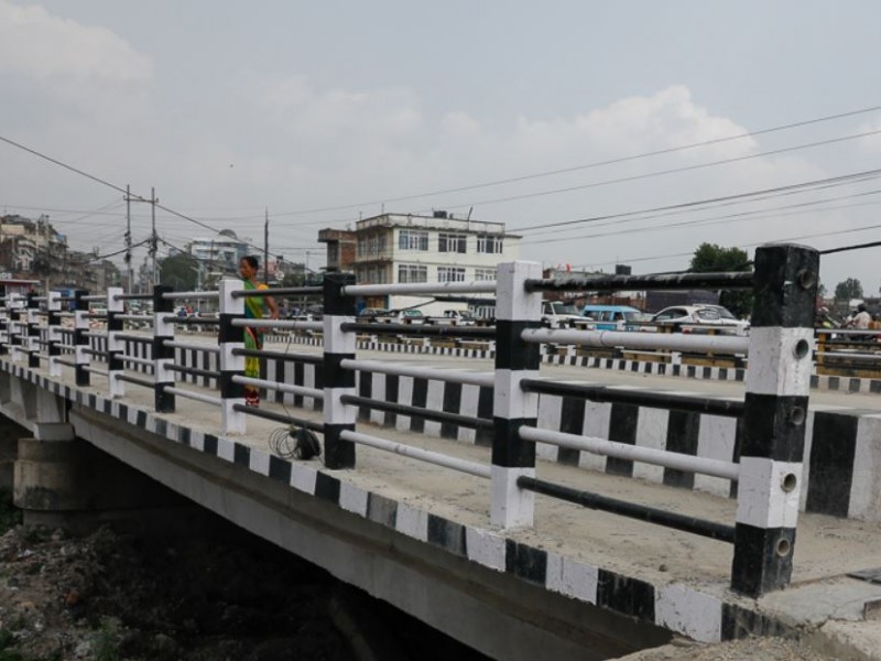 सम्पन्न भएको तीन वर्ष हुँदा पनि सञ्चालनमा आएन टेकु पुल